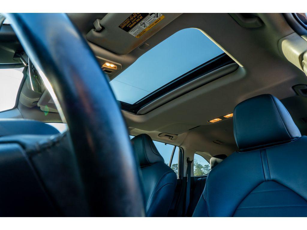 used 2020 Toyota Highlander Hybrid car, priced at $29,552