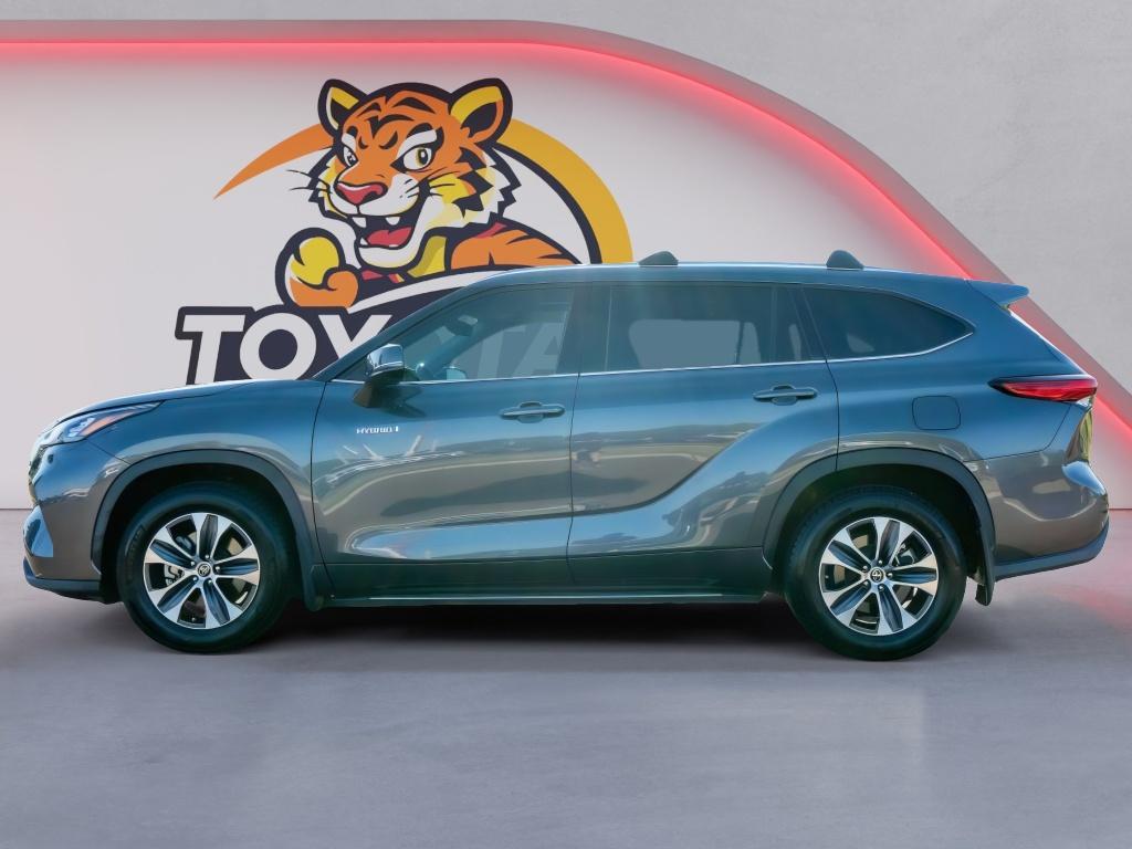 used 2020 Toyota Highlander Hybrid car, priced at $29,552