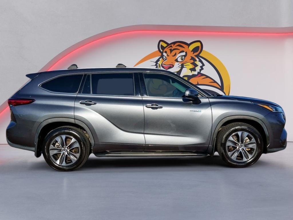 used 2020 Toyota Highlander Hybrid car, priced at $29,552