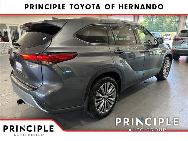 used 2020 Toyota Highlander car, priced at $32,900