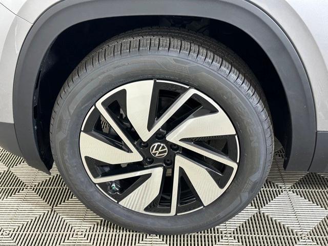 new 2025 Volkswagen Atlas car, priced at $47,072