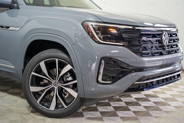 new 2025 Volkswagen Atlas car, priced at $53,658