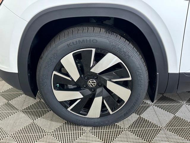 new 2025 Volkswagen Atlas Cross Sport car, priced at $44,510