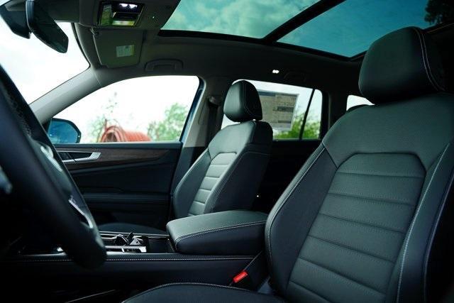 new 2025 Volkswagen Atlas car, priced at $46,422