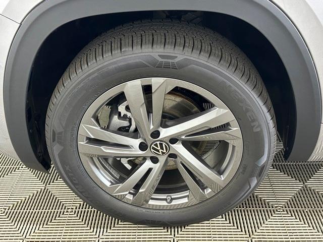 new 2024 Volkswagen Atlas Cross Sport car, priced at $46,817