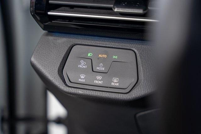 new 2025 Volkswagen ID.4 car, priced at $50,277
