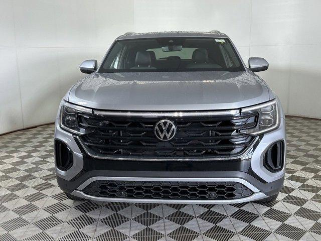 new 2025 Volkswagen Atlas Cross Sport car, priced at $43,103