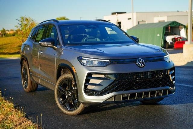 new 2025 Volkswagen Tiguan car, priced at $37,298