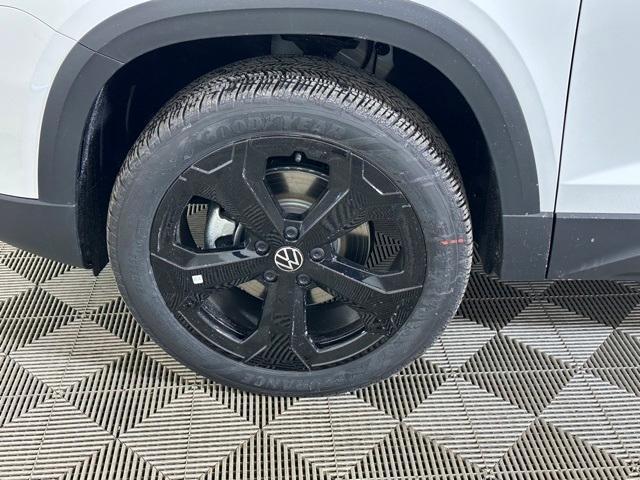 new 2025 Volkswagen Taos car, priced at $32,116