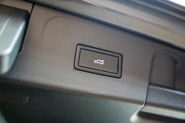 new 2025 Volkswagen Atlas car, priced at $44,726