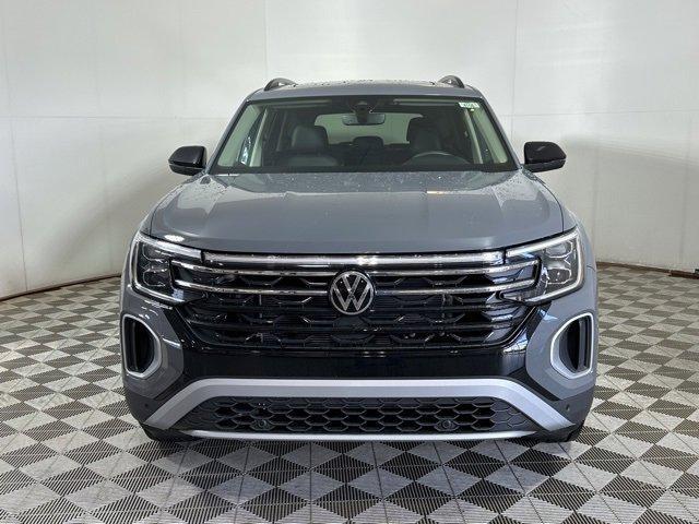 new 2025 Volkswagen Atlas car, priced at $45,014