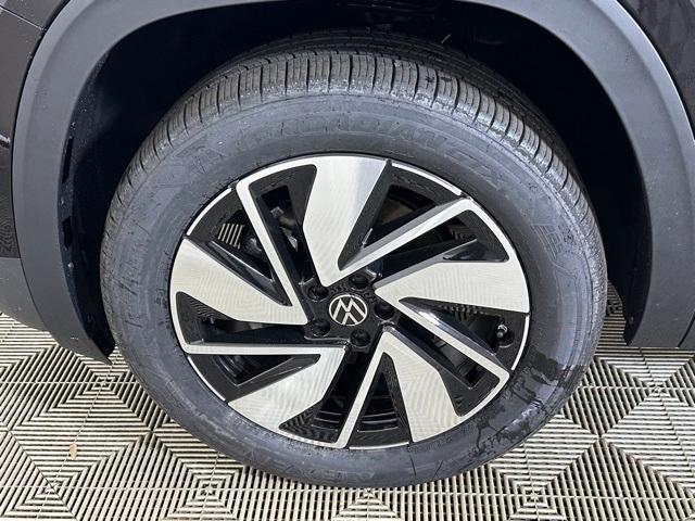 new 2025 Volkswagen Atlas car, priced at $47,670