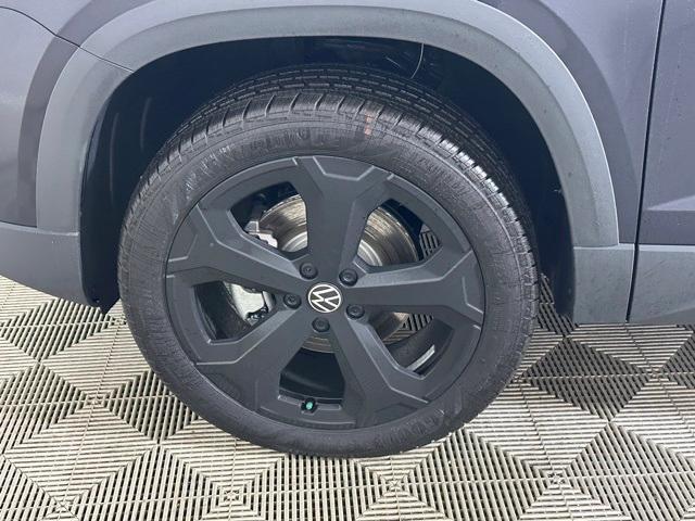 new 2025 Volkswagen Taos car, priced at $32,289