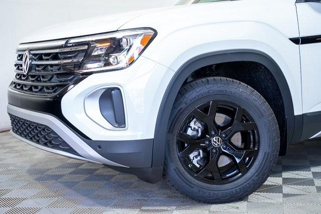 new 2025 Volkswagen Atlas car, priced at $47,008