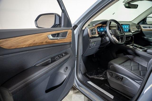 new 2025 Volkswagen Atlas car, priced at $45,368