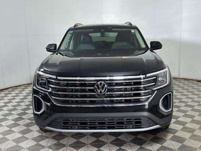 new 2025 Volkswagen Atlas car, priced at $43,778