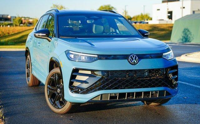 new 2025 Volkswagen Tiguan car, priced at $38,115