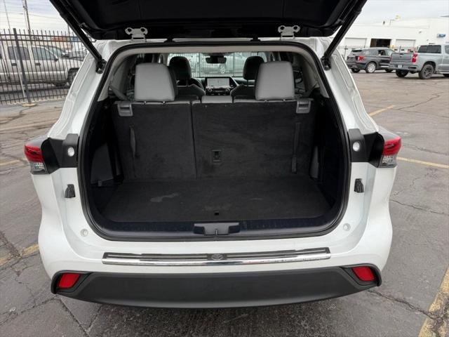 used 2023 Toyota Highlander car, priced at $39,084