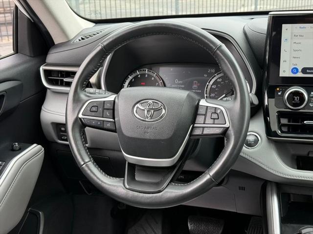 used 2023 Toyota Highlander car, priced at $39,084