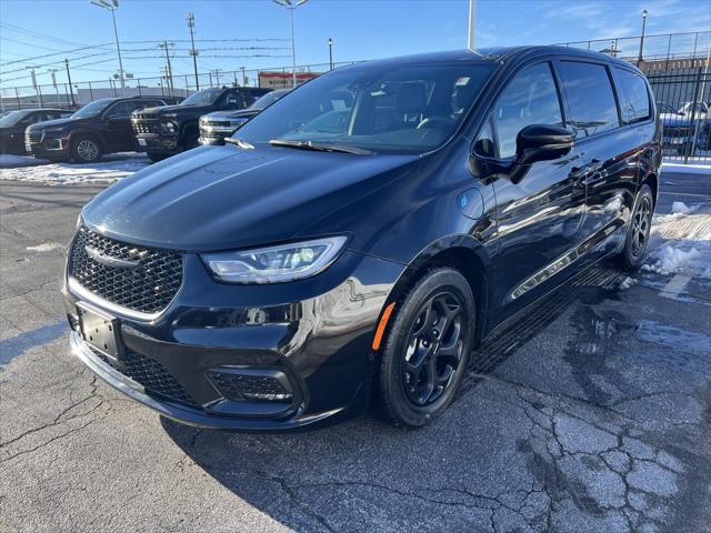 used 2022 Chrysler Pacifica Hybrid car, priced at $28,162