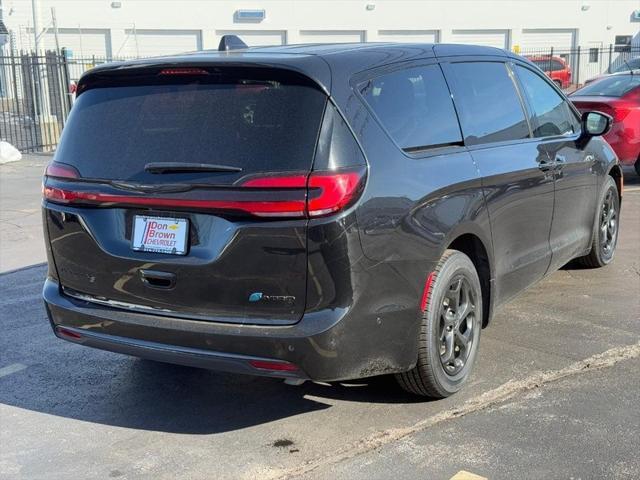 used 2022 Chrysler Pacifica Hybrid car, priced at $27,329