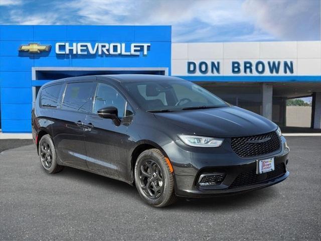 used 2022 Chrysler Pacifica Hybrid car, priced at $27,329