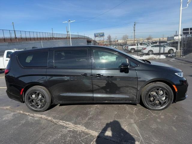 used 2022 Chrysler Pacifica Hybrid car, priced at $27,329