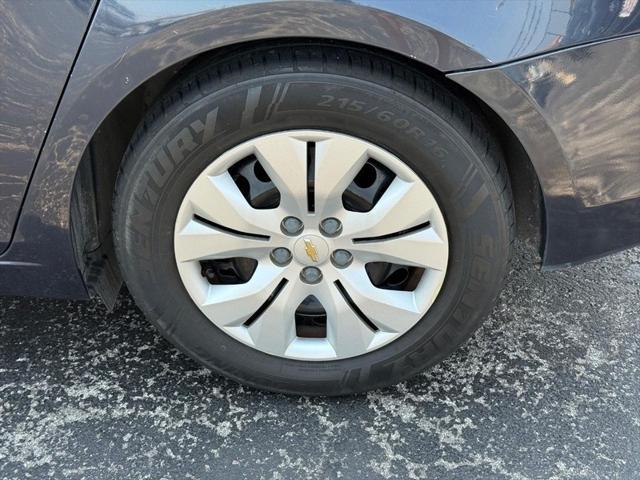used 2014 Chevrolet Cruze car, priced at $12,000