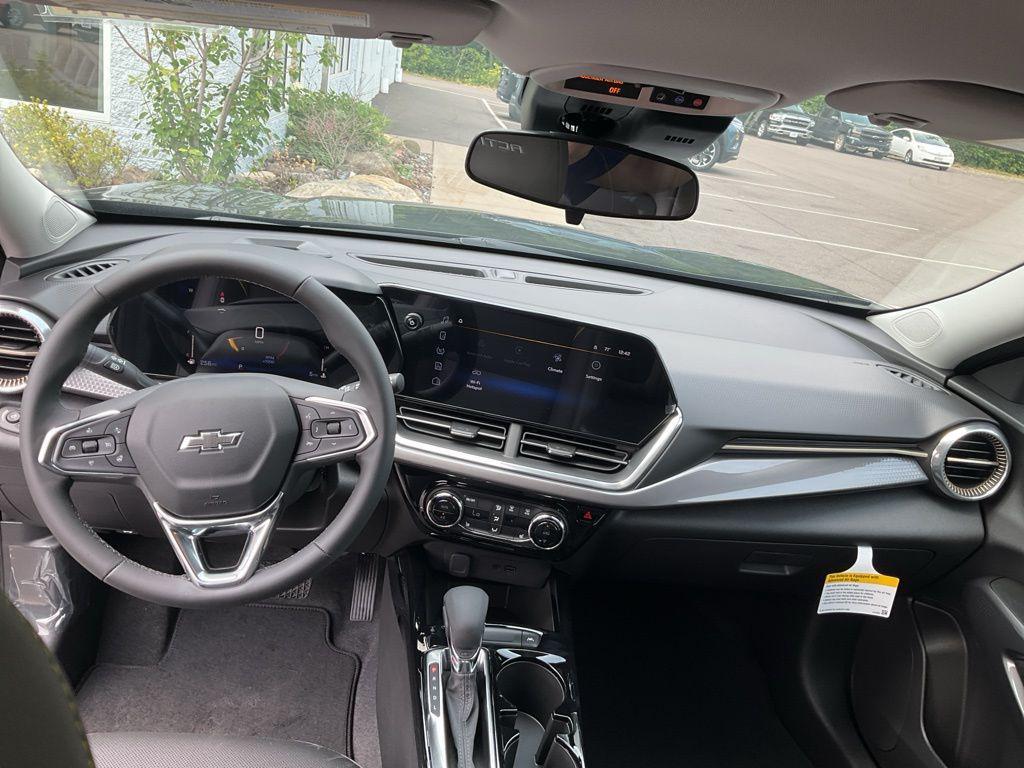 new 2025 Chevrolet Trax car, priced at $25,929