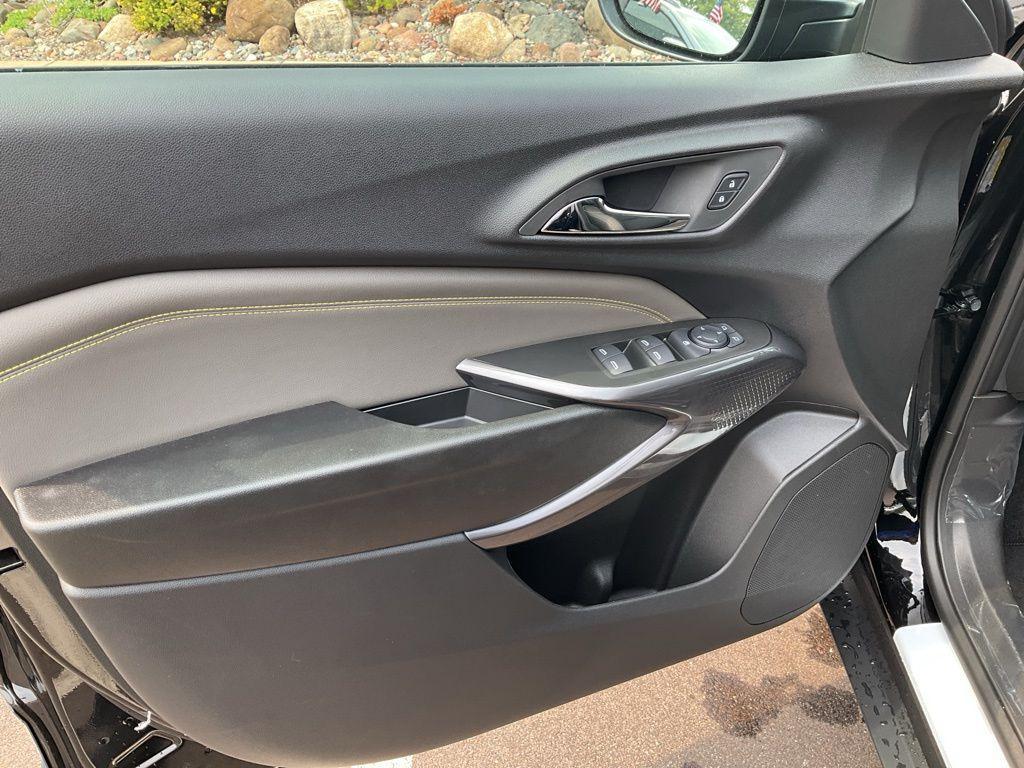 new 2025 Chevrolet Trax car, priced at $25,929