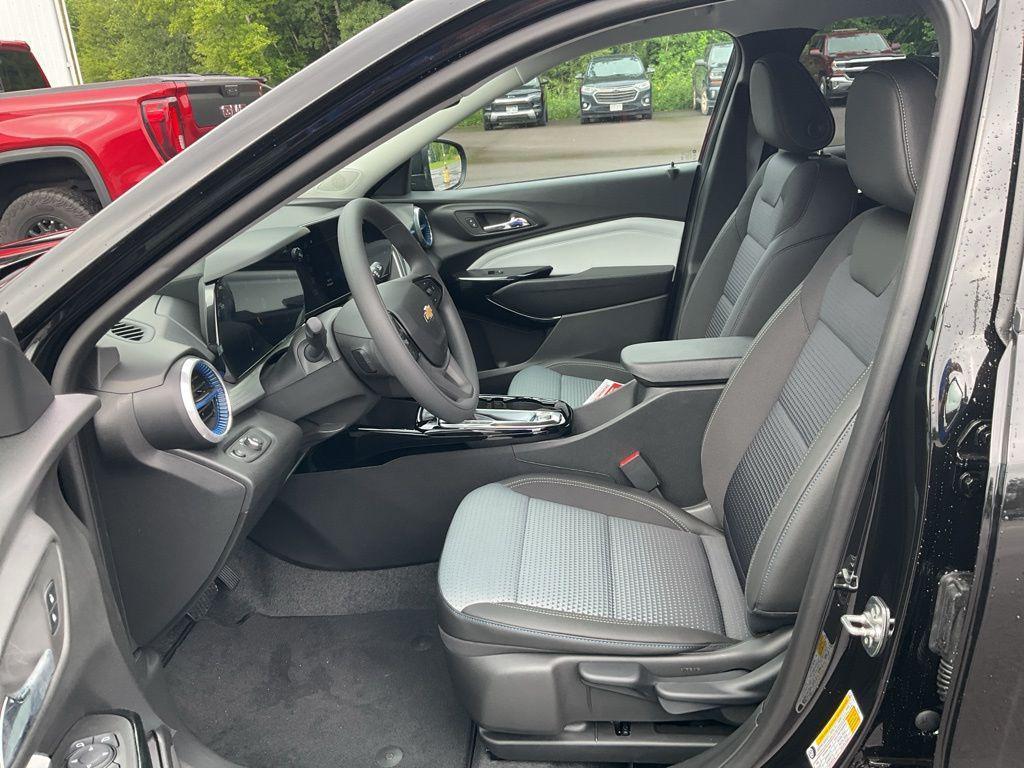 new 2025 Chevrolet Trax car, priced at $23,425