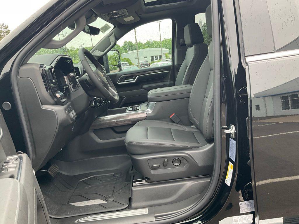 new 2025 Chevrolet Silverado 3500 car, priced at $83,544