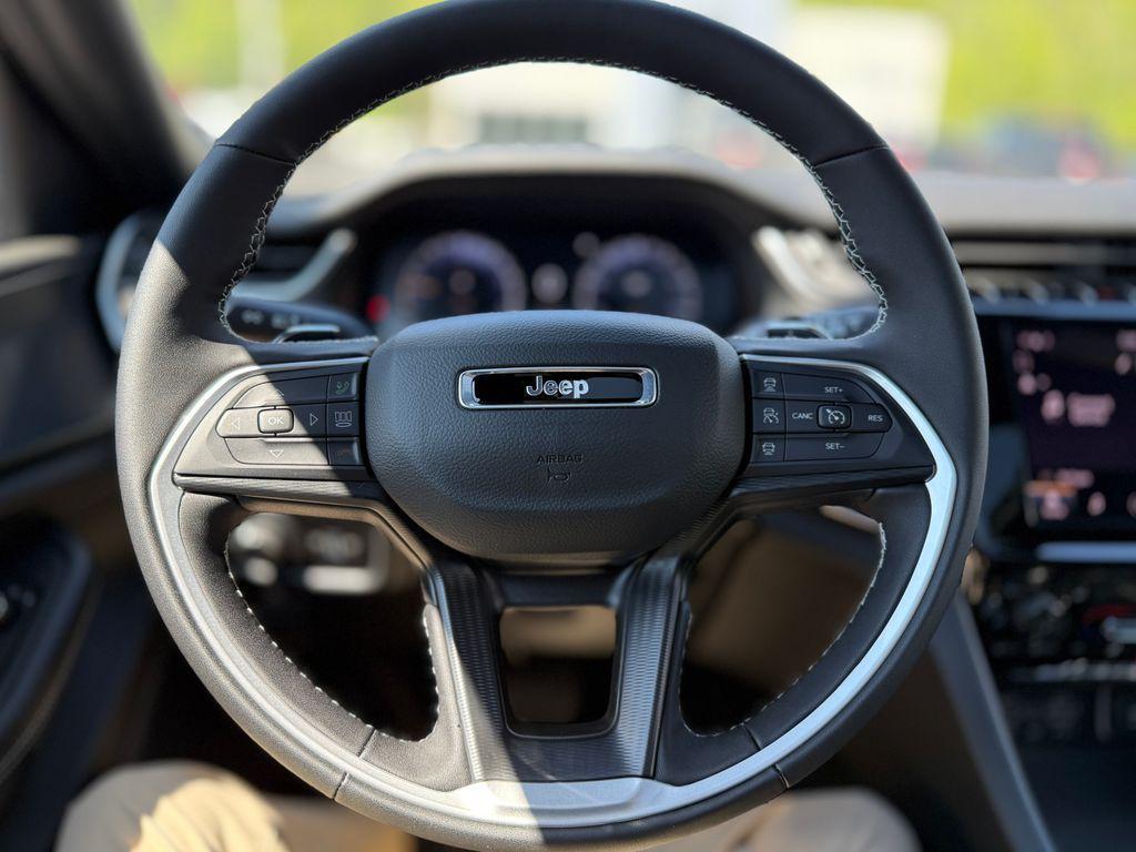 new 2025 Jeep Grand Cherokee L car, priced at $47,095