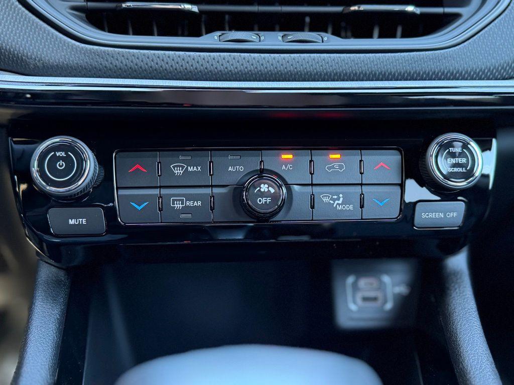 new 2025 Jeep Compass car, priced at $35,838