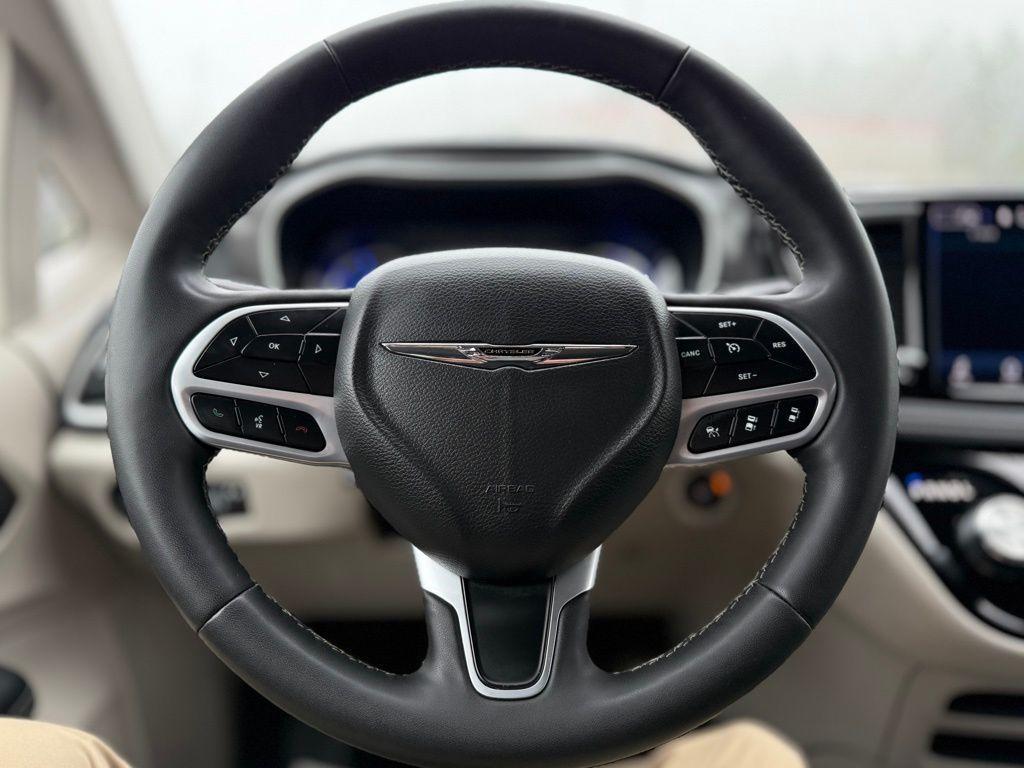 used 2023 Chrysler Pacifica Hybrid car, priced at $27,879