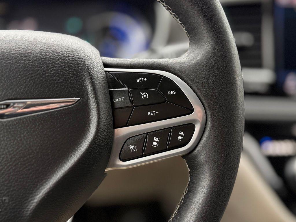 used 2023 Chrysler Pacifica Hybrid car, priced at $27,879
