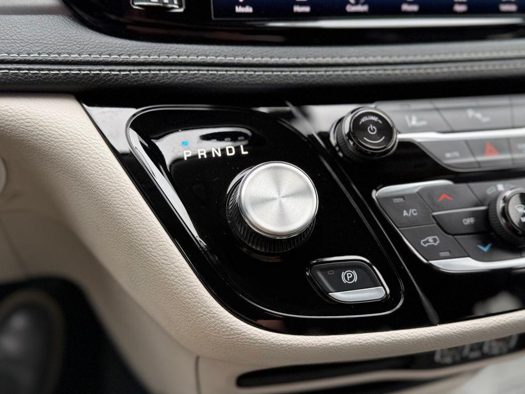 used 2023 Chrysler Pacifica Hybrid car, priced at $27,879