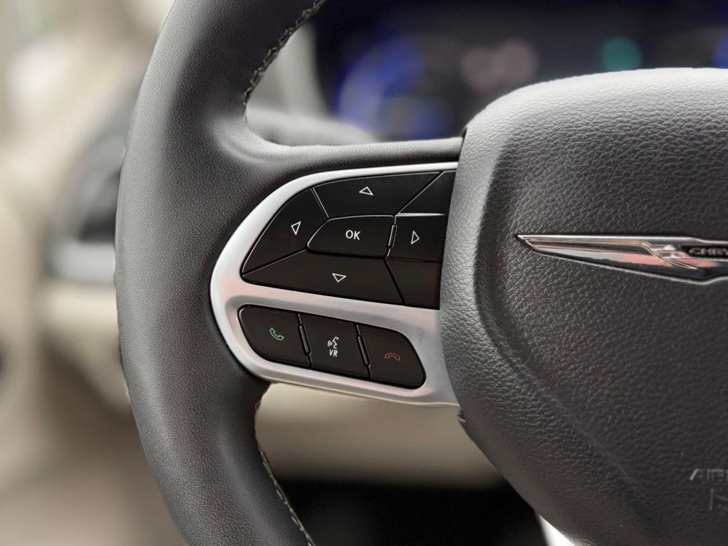 used 2023 Chrysler Pacifica Hybrid car, priced at $27,879