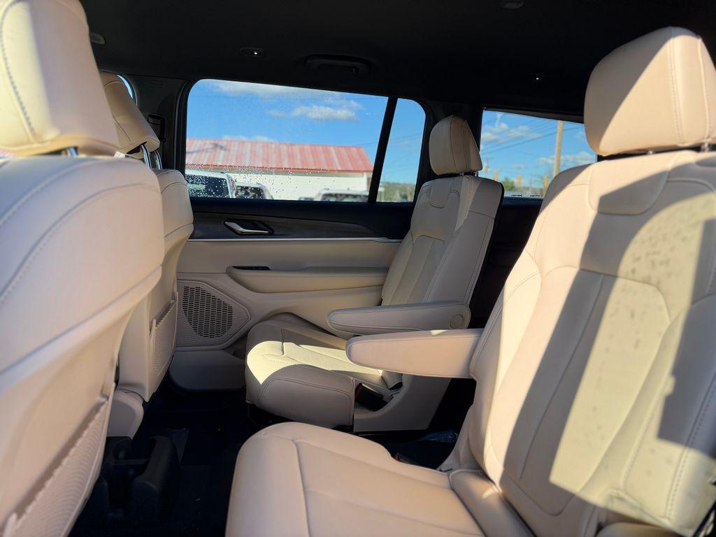 new 2025 Jeep Grand Cherokee L car, priced at $45,237