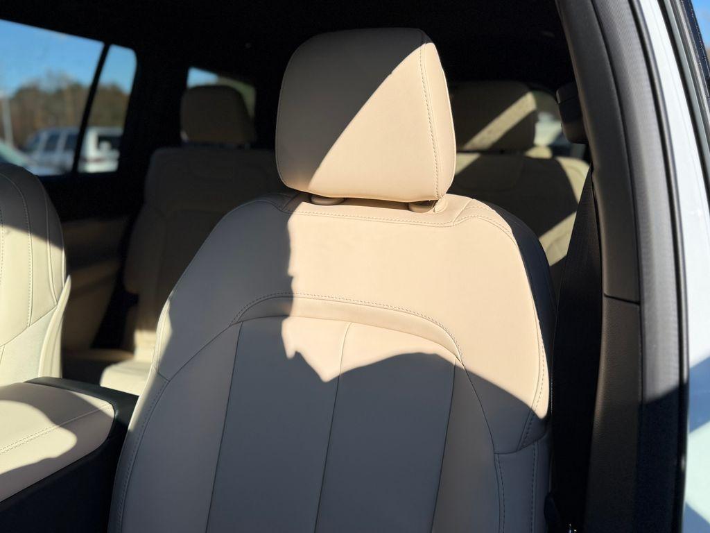 new 2025 Jeep Grand Cherokee L car, priced at $45,237