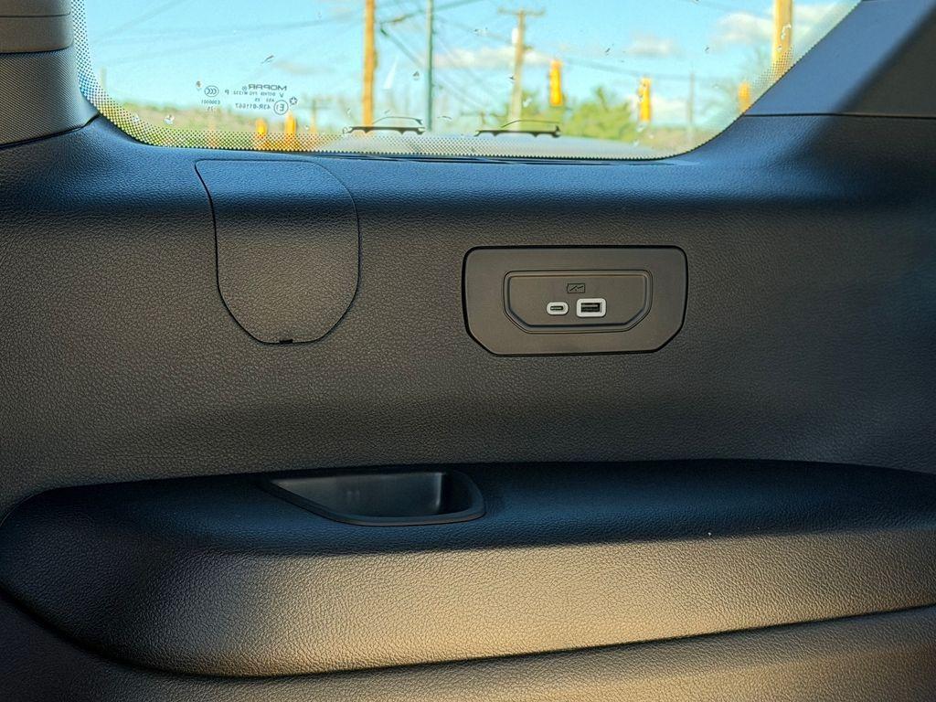 new 2025 Jeep Grand Cherokee L car, priced at $45,237