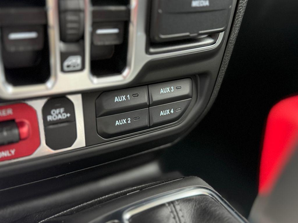 new 2025 Jeep Gladiator car, priced at $47,827
