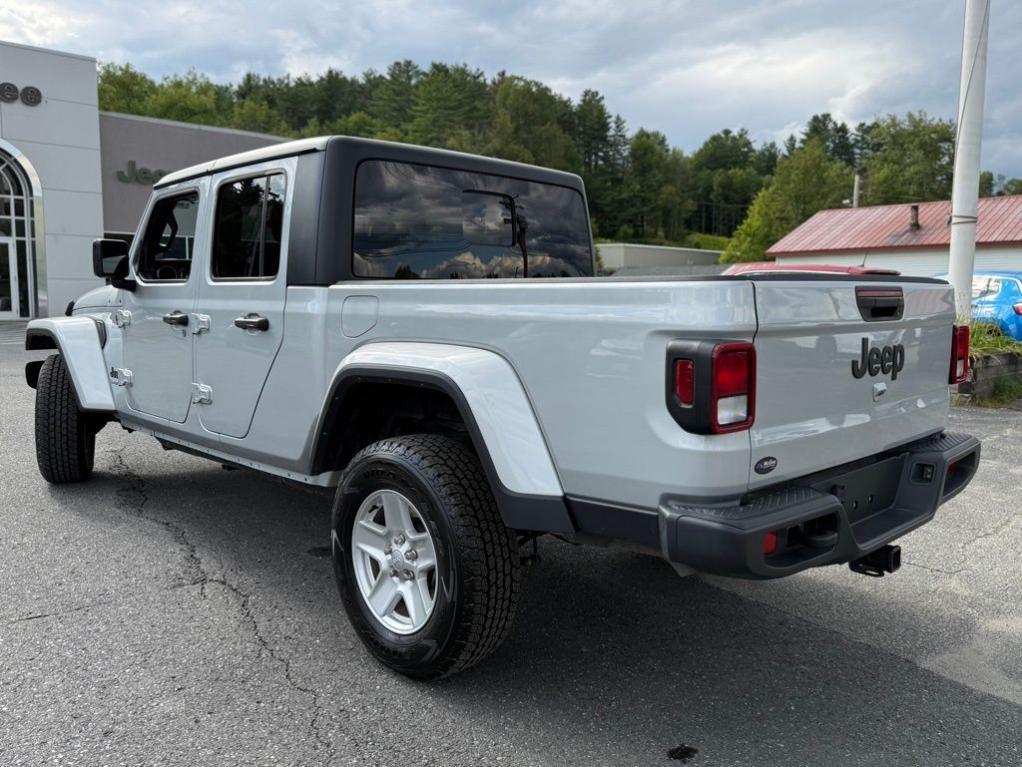 used 2022 Jeep Gladiator car, priced at $34,118