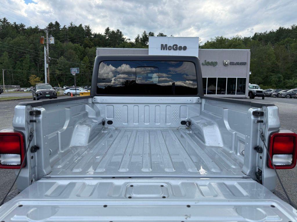 used 2022 Jeep Gladiator car, priced at $34,118
