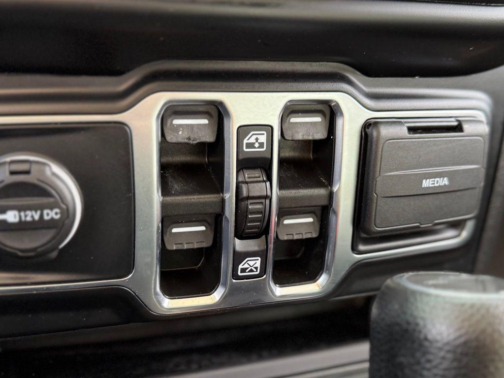 used 2022 Jeep Gladiator car, priced at $34,118