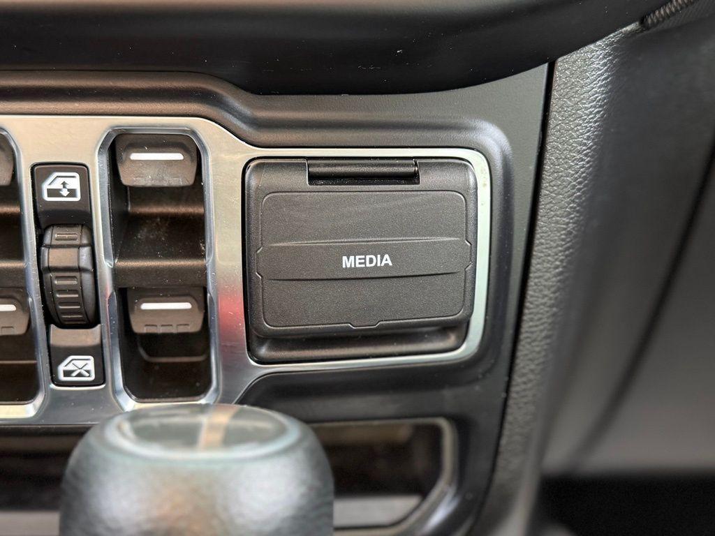 used 2022 Jeep Gladiator car, priced at $34,118