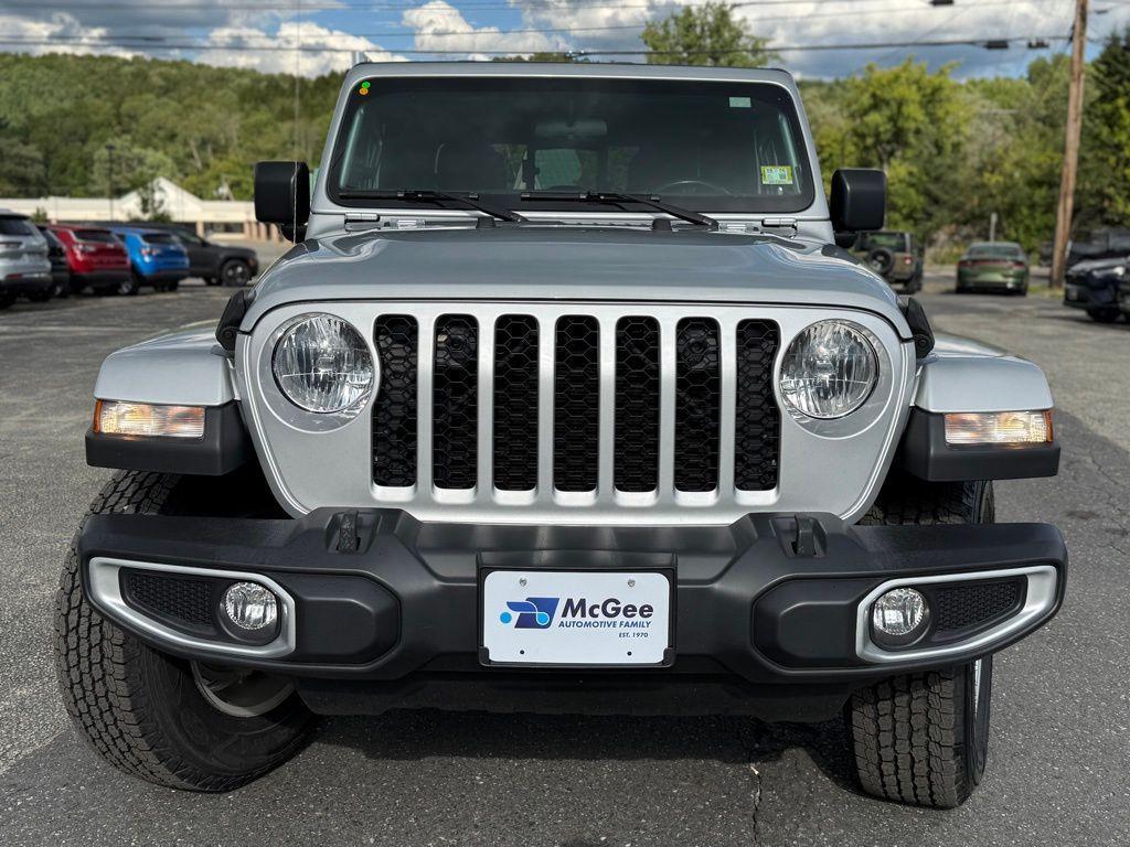 used 2022 Jeep Gladiator car, priced at $34,118