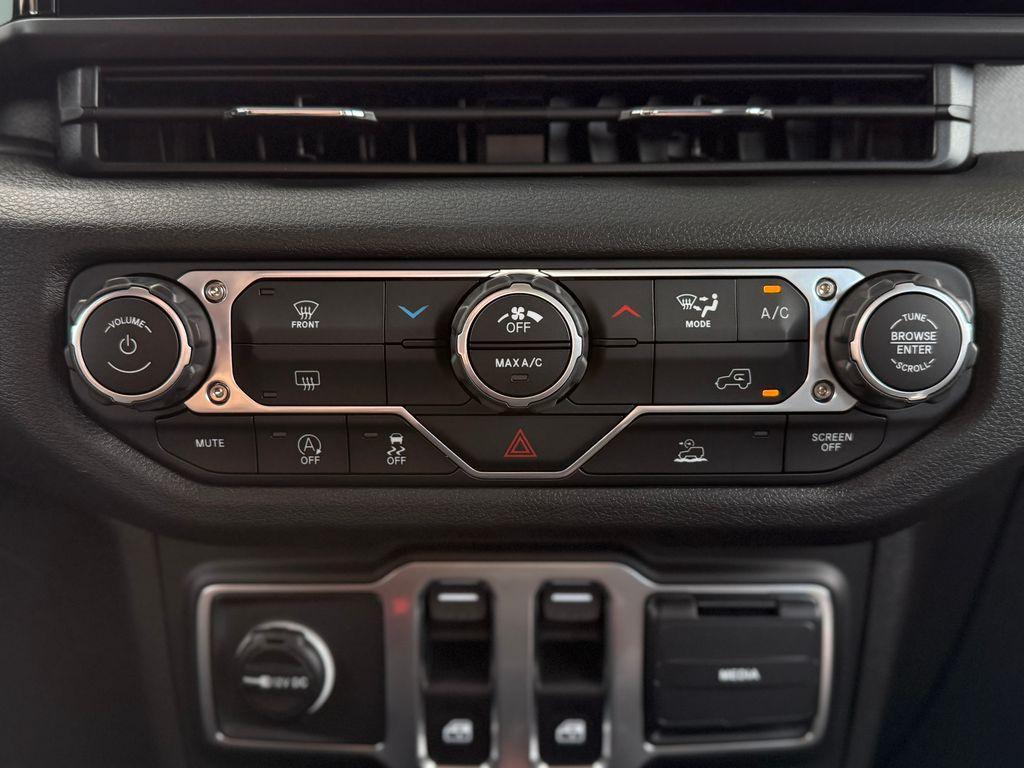 new 2025 Jeep Wrangler car, priced at $35,752