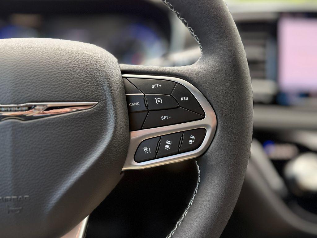 new 2025 Chrysler Pacifica car