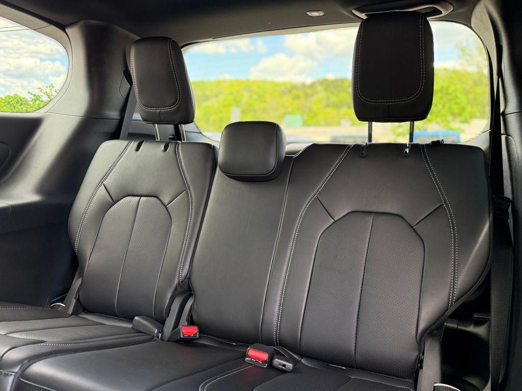 new 2025 Chrysler Pacifica car